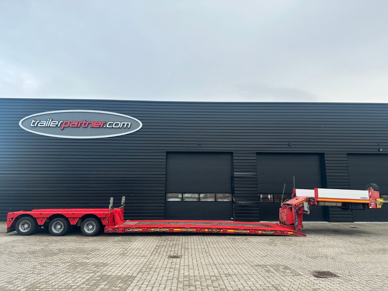 Faymonville 3 achs Tiefbett 300 mm Faymonville Megamax 3 achs Tiefbett 300 mm - Alçak çerçeveli platform dorse: fotoğraf 1 Faymonville 3 achs Tiefbett 300 mm Faymonville Megamax 3 achs Tiefbett 300 mm - Alçak çerçeveli platform dorse: fotoğraf 1