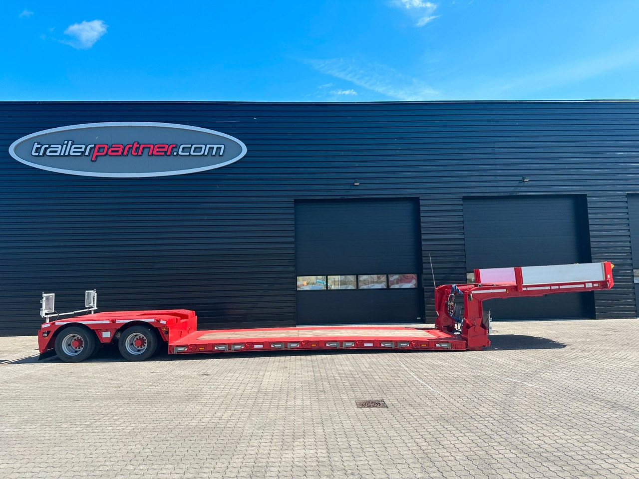 Faymonville Megamax 2 achs tiefbett / Neu Lackiert Faymonville Megamax 2 achs tiefbett / Neu Lackiert - Alçak çerçeveli platform dorse: fotoğraf 1 Faymonville Megamax 2 achs tiefbett / Neu Lackiert Faymonville Megamax 2 achs tiefbett / Neu Lackiert - Alçak çerçeveli platform dorse: fotoğraf 1