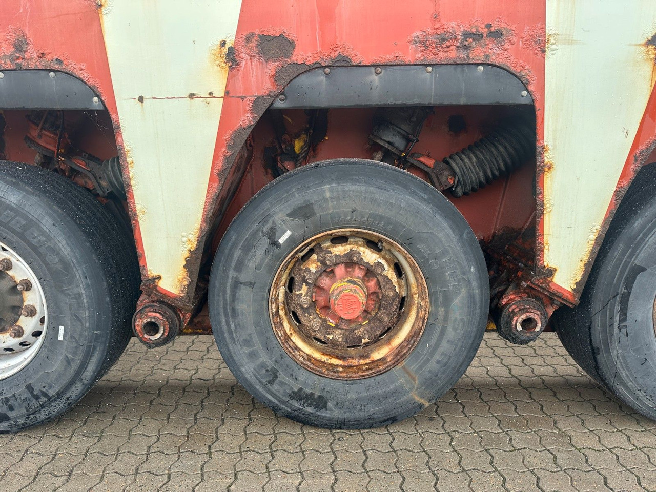 Faymonville Prefamax 3 achs inndenlader - Alçak çerçeveli platform dorse: fotoğraf 5 Faymonville Prefamax 3 achs inndenlader - Alçak çerçeveli platform dorse: fotoğraf 5