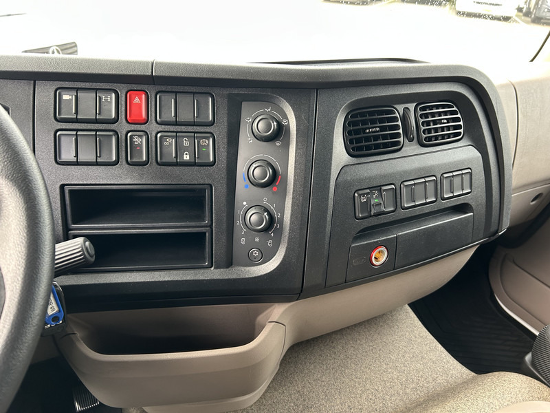 DAF XB 290 FA / 16 Ton / Nieuwe Tacho V2 / Box / Laadklep / APK 12-26 - Kapalı kasa kamyon: fotoğraf 5 DAF XB 290 FA / 16 Ton / Nieuwe Tacho V2 / Box / Laadklep / APK 12-26 - Kapalı kasa kamyon: fotoğraf 5