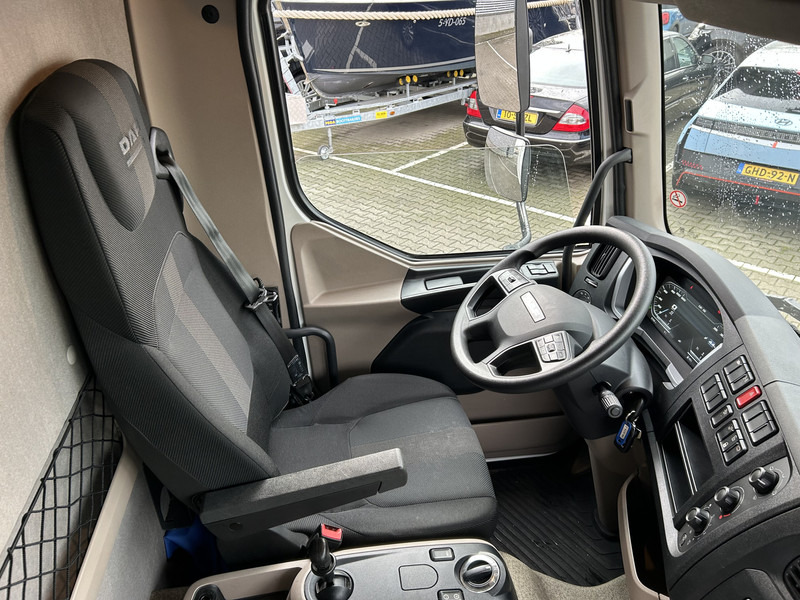 DAF XB 290 FA / 16 Ton / Nieuwe Tacho V2 / Box / Laadklep / APK 12-26 - Kapalı kasa kamyon: fotoğraf 3 DAF XB 290 FA / 16 Ton / Nieuwe Tacho V2 / Box / Laadklep / APK 12-26 - Kapalı kasa kamyon: fotoğraf 3