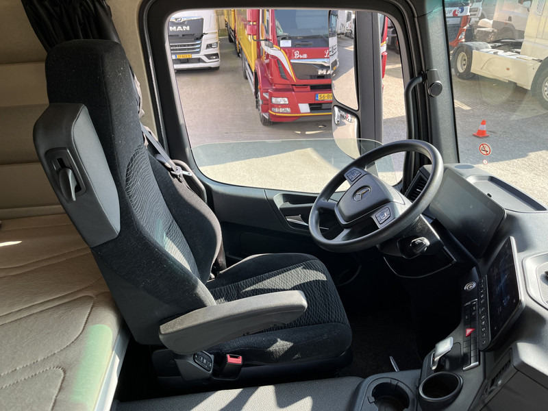 Mercedes-Benz Actros 2124 / 2023 / 18 Ton / 76 dkm / Box / Laadklep - Kapalı kasa kamyon: fotoğraf 3 Mercedes-Benz Actros 2124 / 2023 / 18 Ton / 76 dkm / Box / Laadklep - Kapalı kasa kamyon: fotoğraf 3