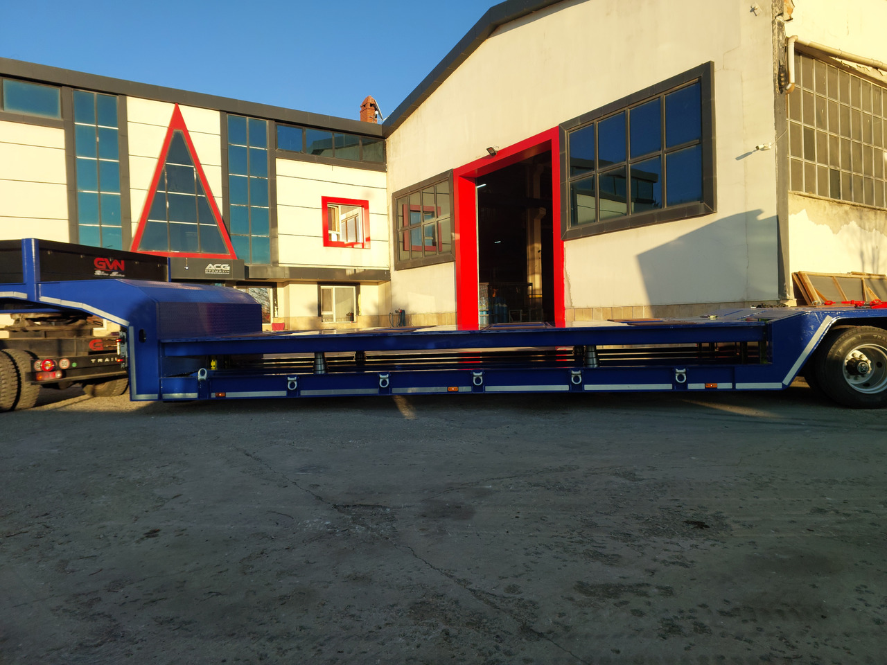 GVN Trailer 2 AXLE HYDRAULIC PLATFORM LOWBED - Alçak çerçeveli platform dorse: fotoğraf 3 GVN Trailer 2 AXLE HYDRAULIC PLATFORM LOWBED - Alçak çerçeveli platform dorse: fotoğraf 3