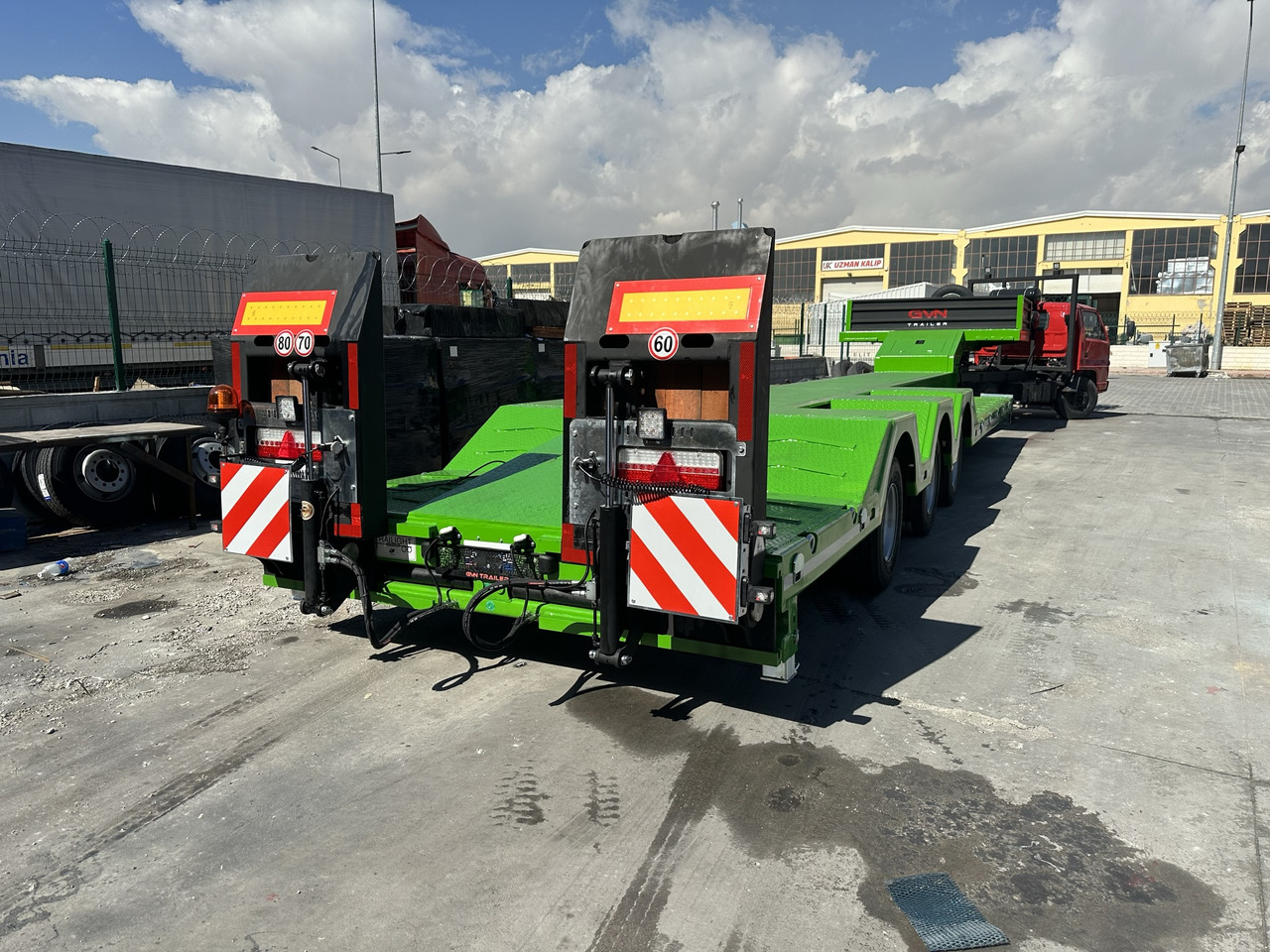 GVN Trailer 3 AXLE LOWBED WITH WHEEL RECESSES - Alçak çerçeveli platform dorse: fotoğraf 5 GVN Trailer 3 AXLE LOWBED WITH WHEEL RECESSES - Alçak çerçeveli platform dorse: fotoğraf 5