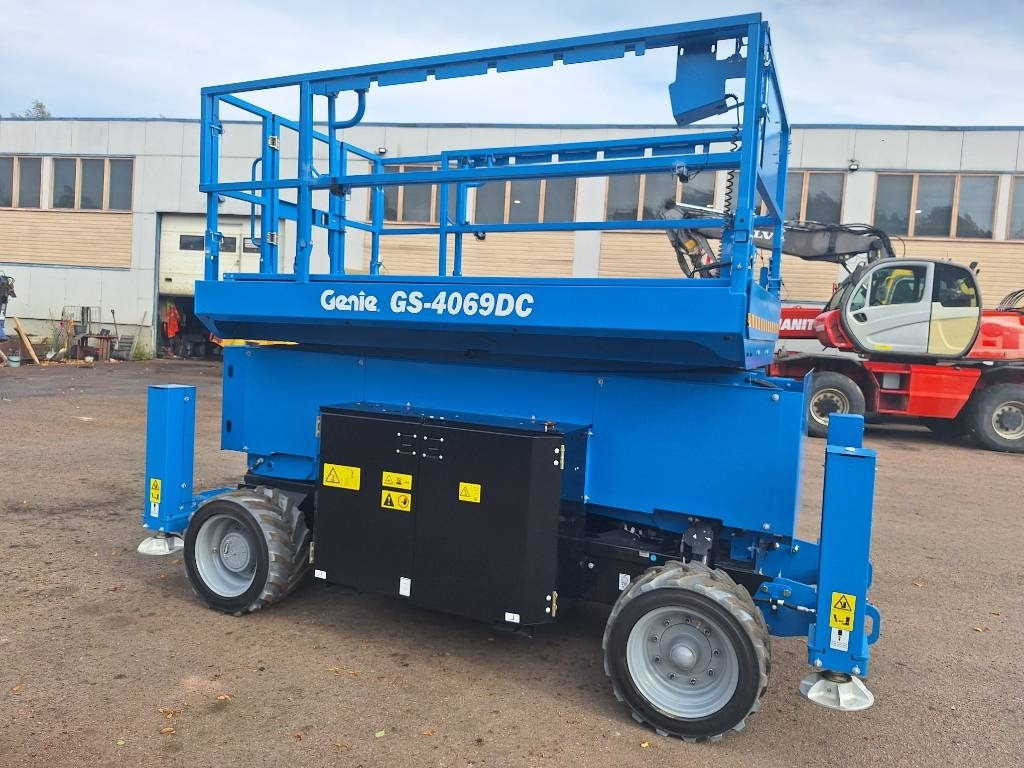 Genie GS-4069 DC muutto tarjous!! - Makasli platform: fotoğraf 2 Genie GS-4069 DC muutto tarjous!! - Makasli platform: fotoğraf 2