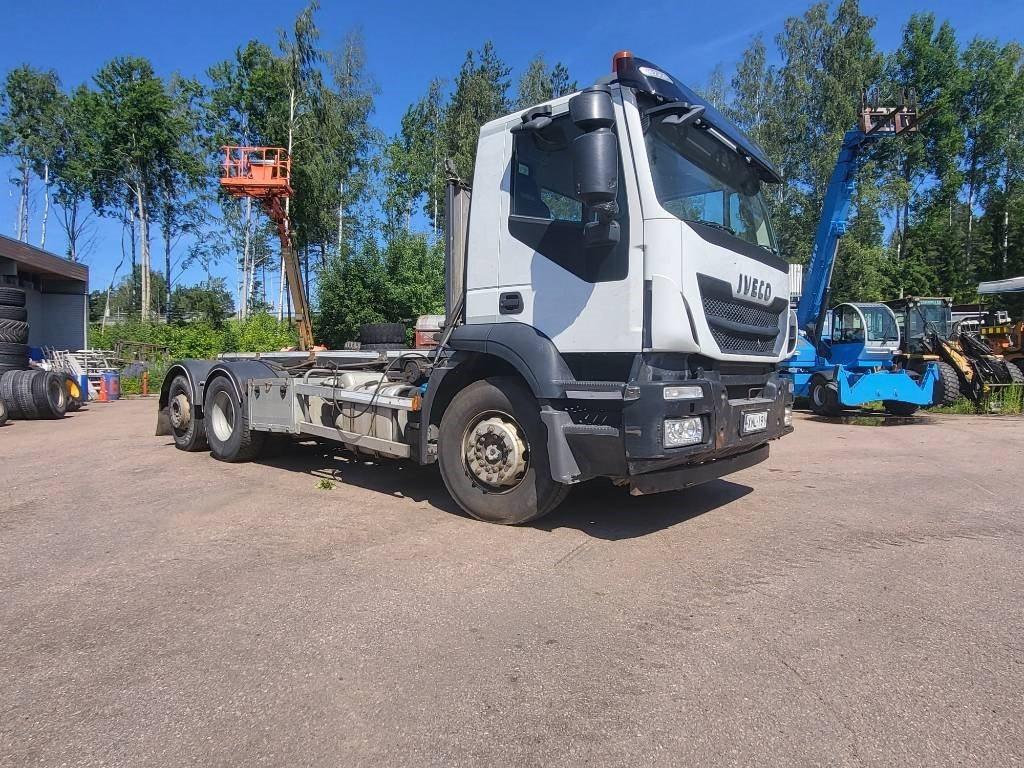 Iveco Stralis-360 - Kablo sistemli kamyon: fotoğraf 1 Iveco Stralis-360 - Kablo sistemli kamyon: fotoğraf 1
