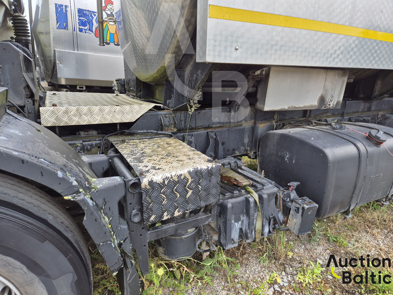 Tanker kamyon nakliyatı için süt DAF with tank: fotoğraf 19