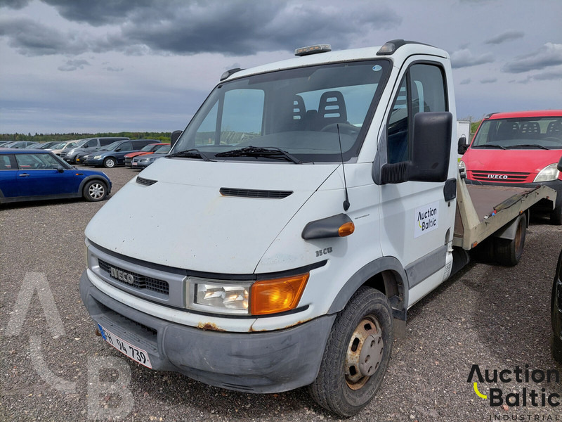 Iveco 35C 13 - Çekici kamyonu: fotoğraf 1 Iveco 35C 13 - Çekici kamyonu: fotoğraf 1