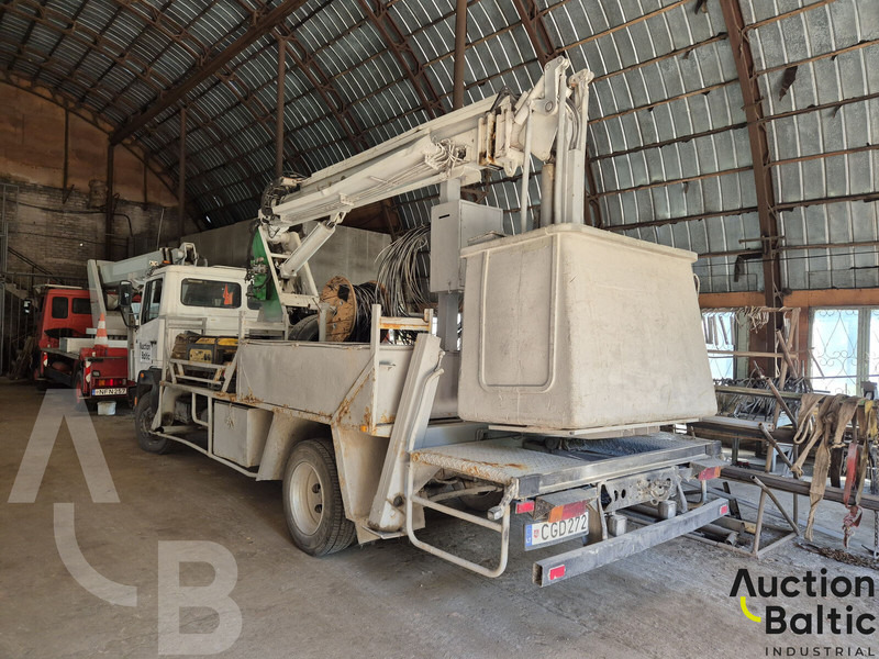 Mercedes-Benz 1114 - Araç üzerine platform: fotoğraf 3 Mercedes-Benz 1114 - Araç üzerine platform: fotoğraf 3