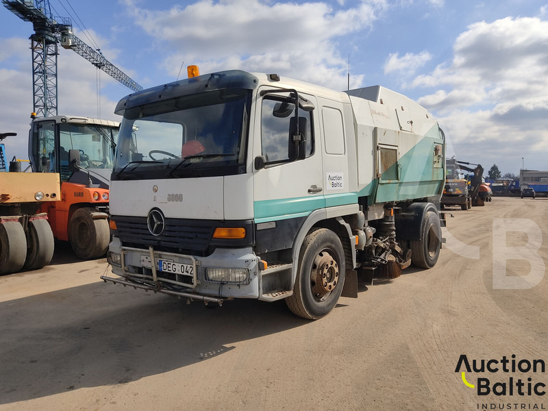 Mercedes-Benz 1517 - Yol süpürme aracı: fotoğraf 1 Mercedes-Benz 1517 - Yol süpürme aracı: fotoğraf 1