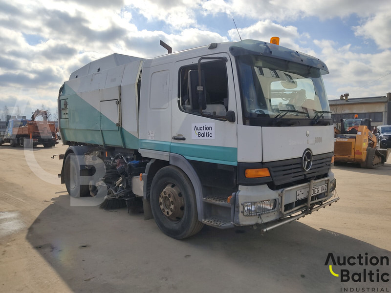 Mercedes-Benz 1517 - Yol süpürme aracı: fotoğraf 2 Mercedes-Benz 1517 - Yol süpürme aracı: fotoğraf 2
