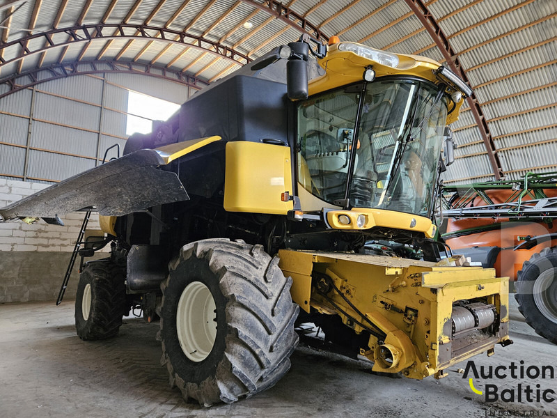 New Holland CR 9080 - Biçerdöver: fotoğraf 2 New Holland CR 9080 - Biçerdöver: fotoğraf 2