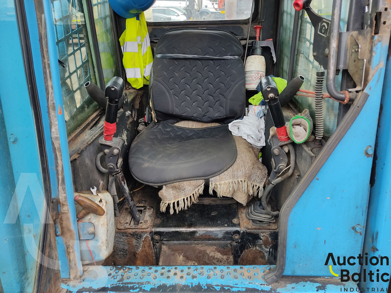 New Holland LS 185 B - Mini yükleyici: fotoğraf 5 New Holland LS 185 B - Mini yükleyici: fotoğraf 5