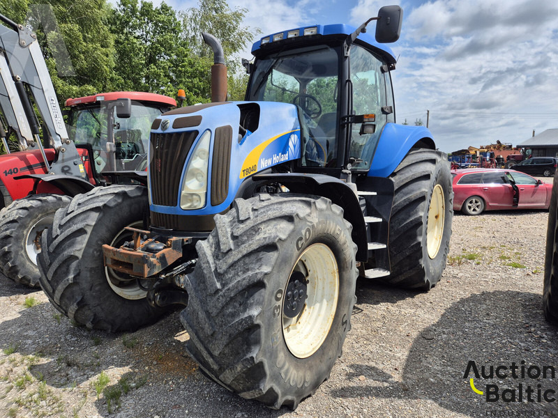 New Holland T 8040 - Traktör: fotoğraf 1 New Holland T 8040 - Traktör: fotoğraf 1