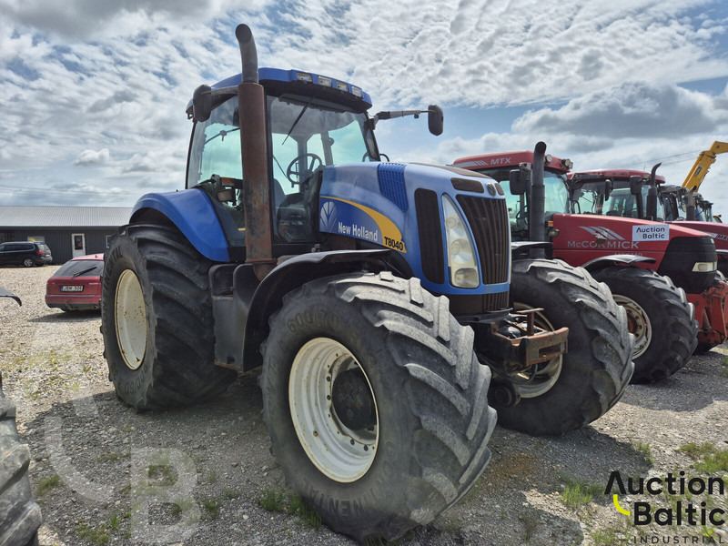 New Holland T 8040 - Traktör: fotoğraf 2 New Holland T 8040 - Traktör: fotoğraf 2