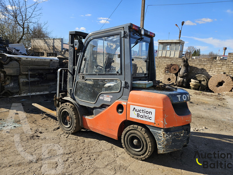 Toyota E 811 - Dizel forklift: fotoğraf 4 Toyota E 811 - Dizel forklift: fotoğraf 4