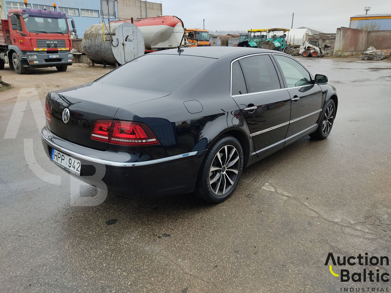 Volkswagen Phaeton - Sedan araba: fotoğraf 4 Volkswagen Phaeton - Sedan araba: fotoğraf 4