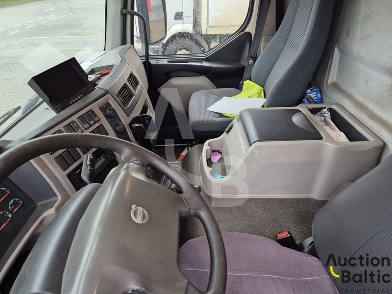 Kapalı kasa kamyon Volvo FL240: fotoğraf 6