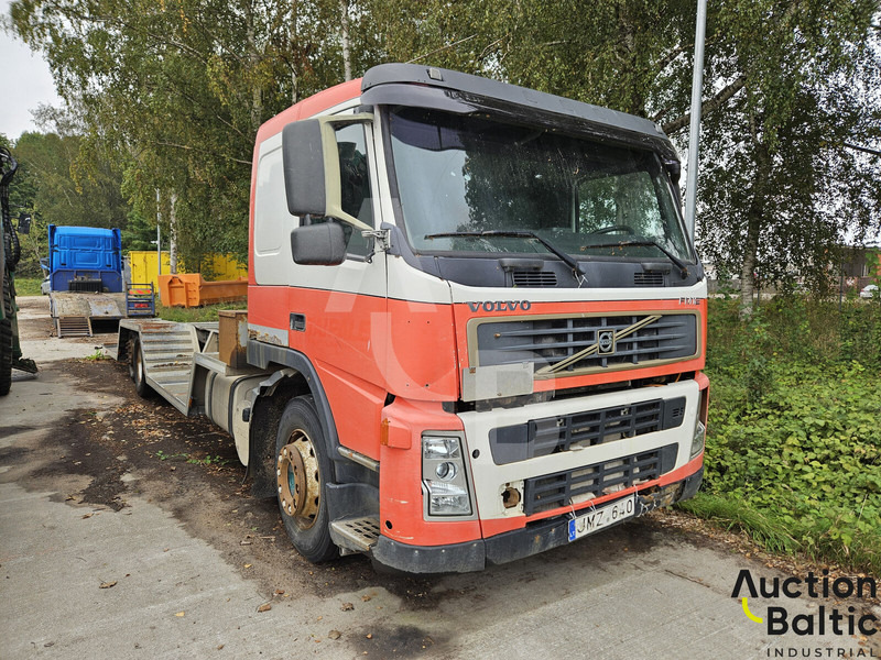 Volvo FM12 - Araba taşıyıcı kamyon: fotoğraf 1 Volvo FM12 - Araba taşıyıcı kamyon: fotoğraf 1