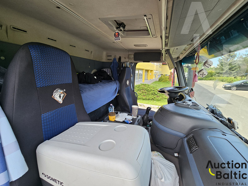 Volvo FM440 - Araba taşıyıcı kamyon: fotoğraf 5 Volvo FM440 - Araba taşıyıcı kamyon: fotoğraf 5