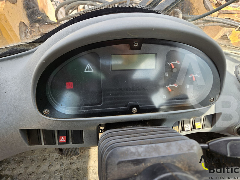 Volvo L 110 E - Tekerlekli yükleyici: fotoğraf 5 Volvo L 110 E - Tekerlekli yükleyici: fotoğraf 5