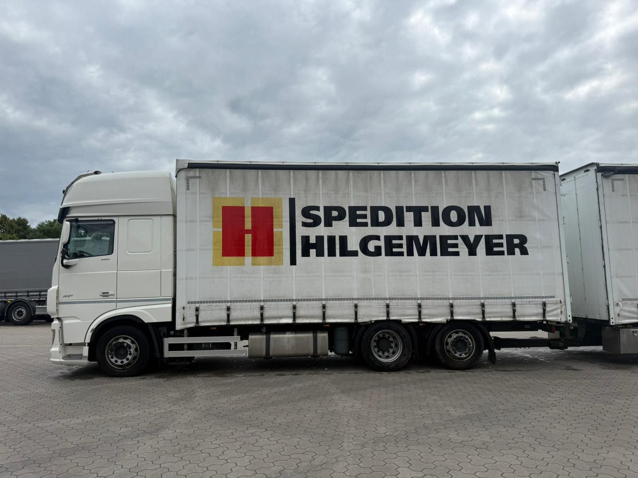 DAF XF 480 FAN LowDeck 6x2 Jumbo Inklusive Anhänger - Tenteli kamyon: fotoğraf 4 DAF XF 480 FAN LowDeck 6x2 Jumbo Inklusive Anhänger - Tenteli kamyon: fotoğraf 4