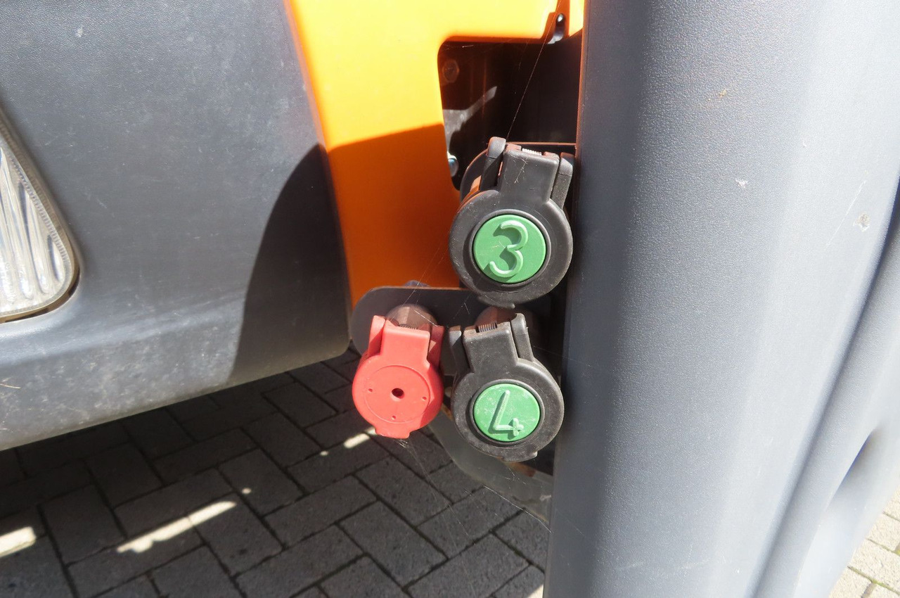 FUSO Canter 6 C 18 4x4 Kommunal Winterdienst - Damperli kamyonet: fotoğraf 4 FUSO Canter 6 C 18 4x4 Kommunal Winterdienst - Damperli kamyonet: fotoğraf 4