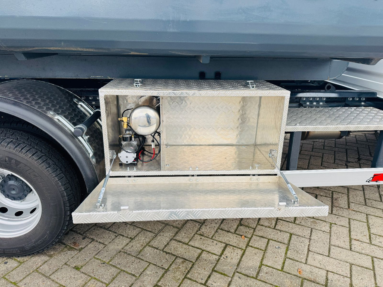 Iveco Daily 70C18H Hyva Abrollkipper - Kancalı yükleyici kamyon: fotoğraf 5 Iveco Daily 70C18H Hyva Abrollkipper - Kancalı yükleyici kamyon: fotoğraf 5