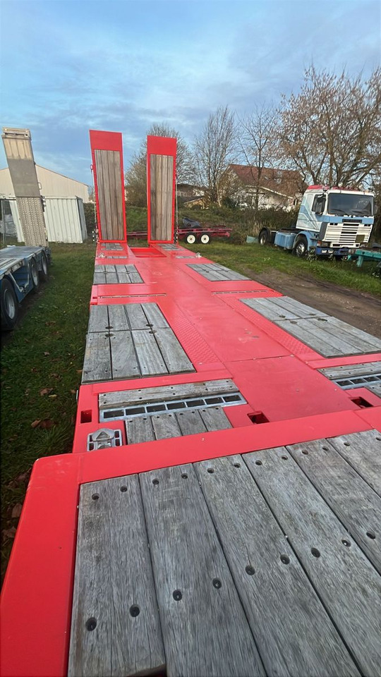 Alçak çerçeveli platform dorse Kässbohrer KSLA RJ Mega Jumbo Tieflader tele Wie Neu: fotoğraf 7 Alçak çerçeveli platform dorse Kässbohrer KSLA RJ Mega Jumbo Tieflader tele Wie Neu: fotoğraf 7
