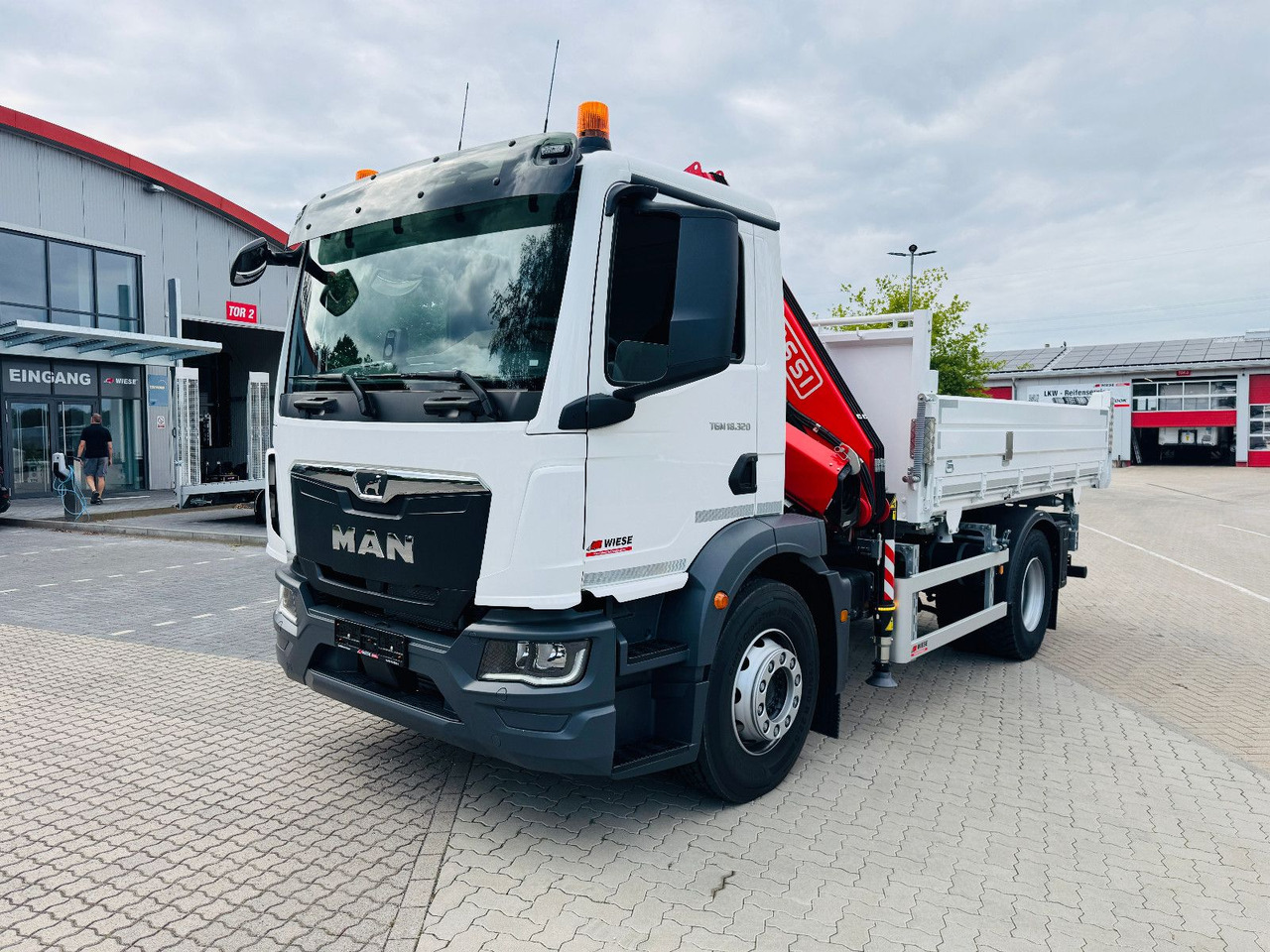 MAN 18.320 4x2 mit Fassi Ladekran Sofort Verfügbar - Vinçli kamyon: fotoğraf 2 MAN 18.320 4x2 mit Fassi Ladekran Sofort Verfügbar - Vinçli kamyon: fotoğraf 2
