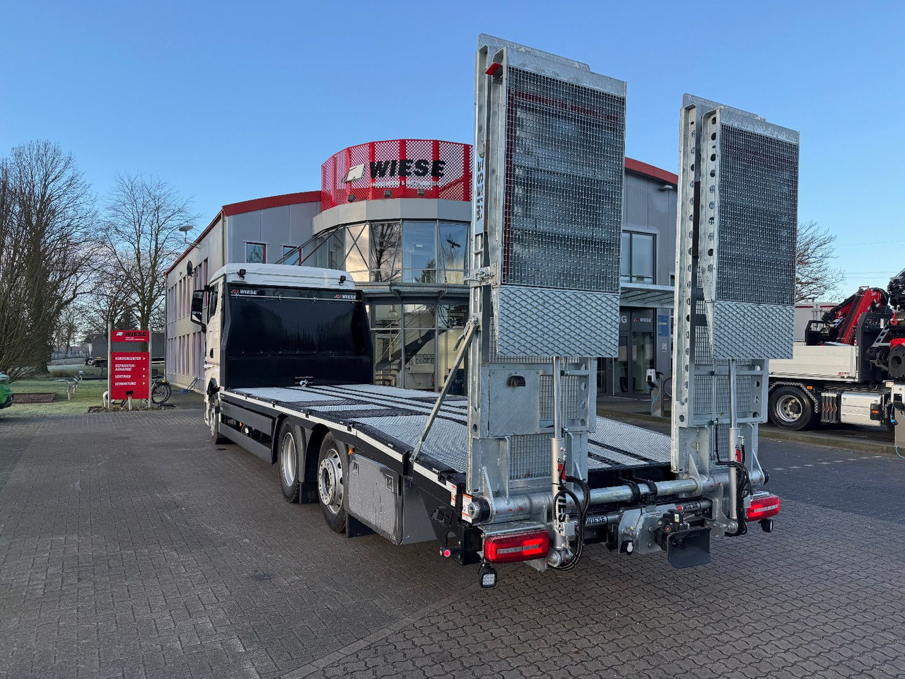 MAN Baumaschinen- Arbeitsbühnentransporter Rampen - Çekici kamyonu: fotoğraf 5 MAN Baumaschinen- Arbeitsbühnentransporter Rampen - Çekici kamyonu: fotoğraf 5