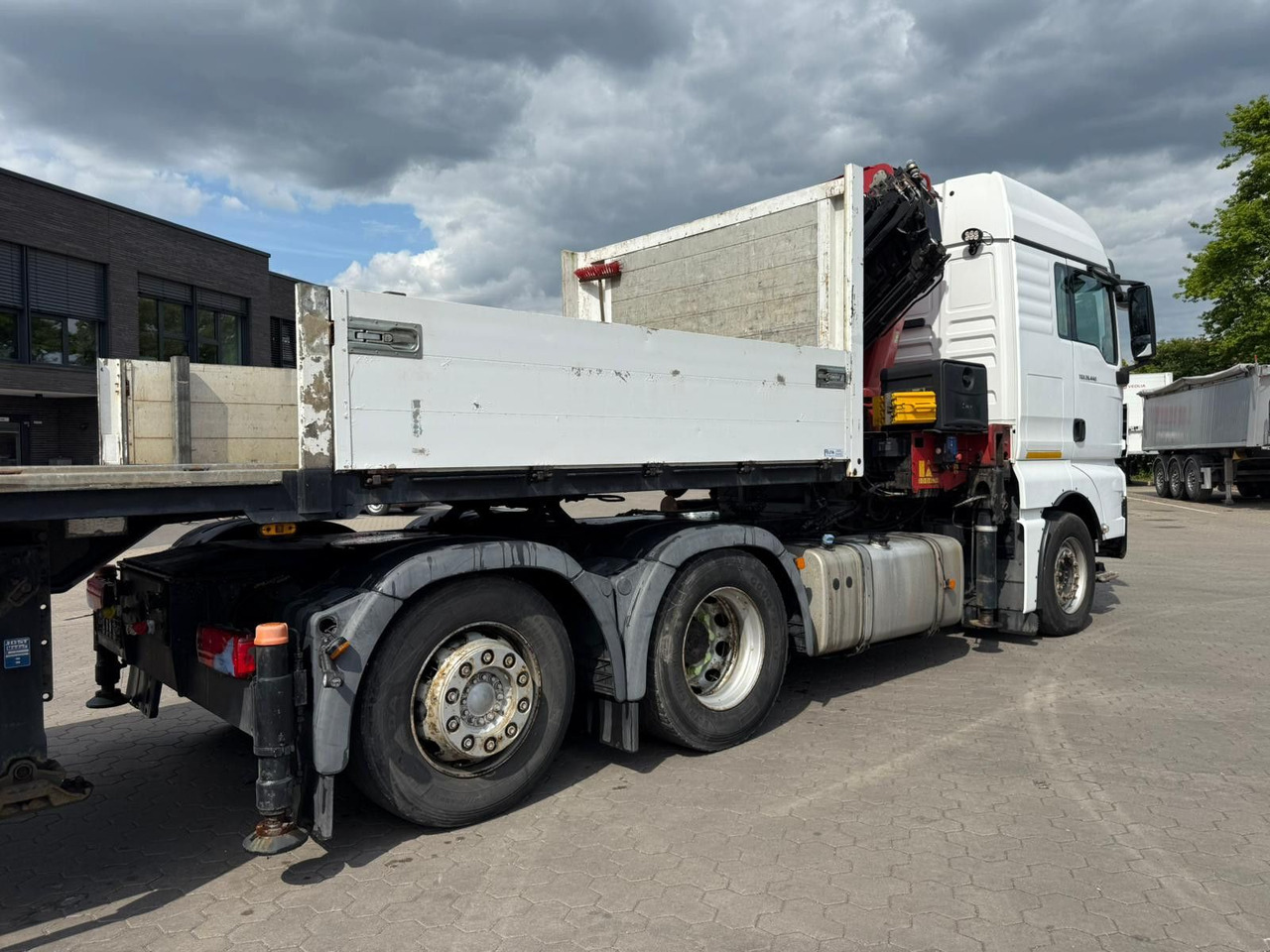MAN TGX 26.440 6x2 mit HMF 3000-5 Kran - Vinçli kamyon: fotoğraf 4 MAN TGX 26.440 6x2 mit HMF 3000-5 Kran - Vinçli kamyon: fotoğraf 4