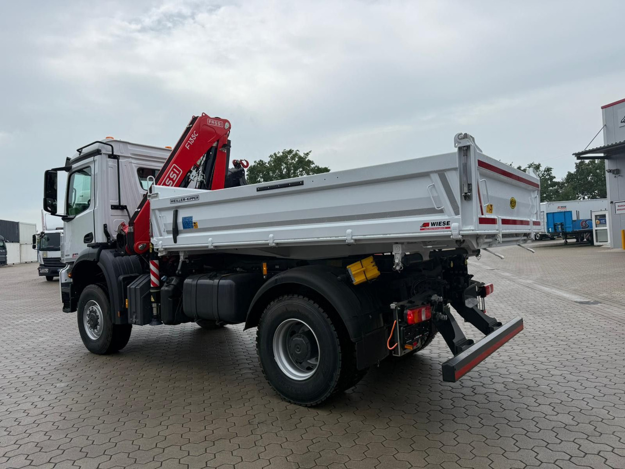Mercedes-Benz Arocs 1835 4x2 Meiller Fassi F135 Kran Kipper - Vinçli kamyon: fotoğraf 4 Mercedes-Benz Arocs 1835 4x2 Meiller Fassi F135 Kran Kipper - Vinçli kamyon: fotoğraf 4