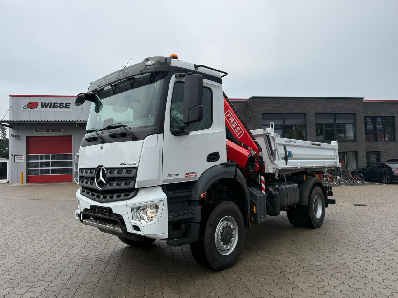 Mercedes-Benz Arocs 1835 4x4 Allrad Fassi F135 Kran Kipper - Vinçli kamyon: fotoğraf 1 Mercedes-Benz Arocs 1835 4x4 Allrad Fassi F135 Kran Kipper - Vinçli kamyon: fotoğraf 1
