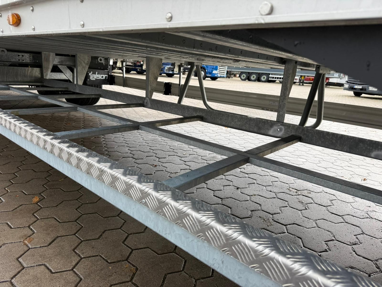 Kapalı karoser dorse Talson TGG TAL 12/18 Mega Kofferauflieger Kleidung 99m³: fotoğraf 11