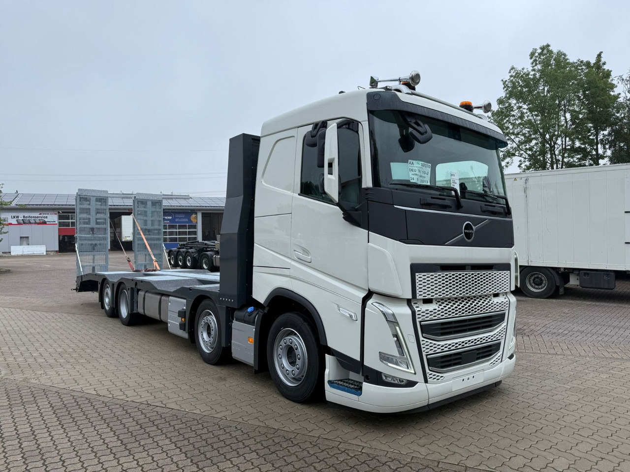 Volvo Arbeitsbühnen Baumaschinentransporter mit Rampen - Araba taşıyıcı kamyon: fotoğraf 5 Volvo Arbeitsbühnen Baumaschinentransporter mit Rampen - Araba taşıyıcı kamyon: fotoğraf 5