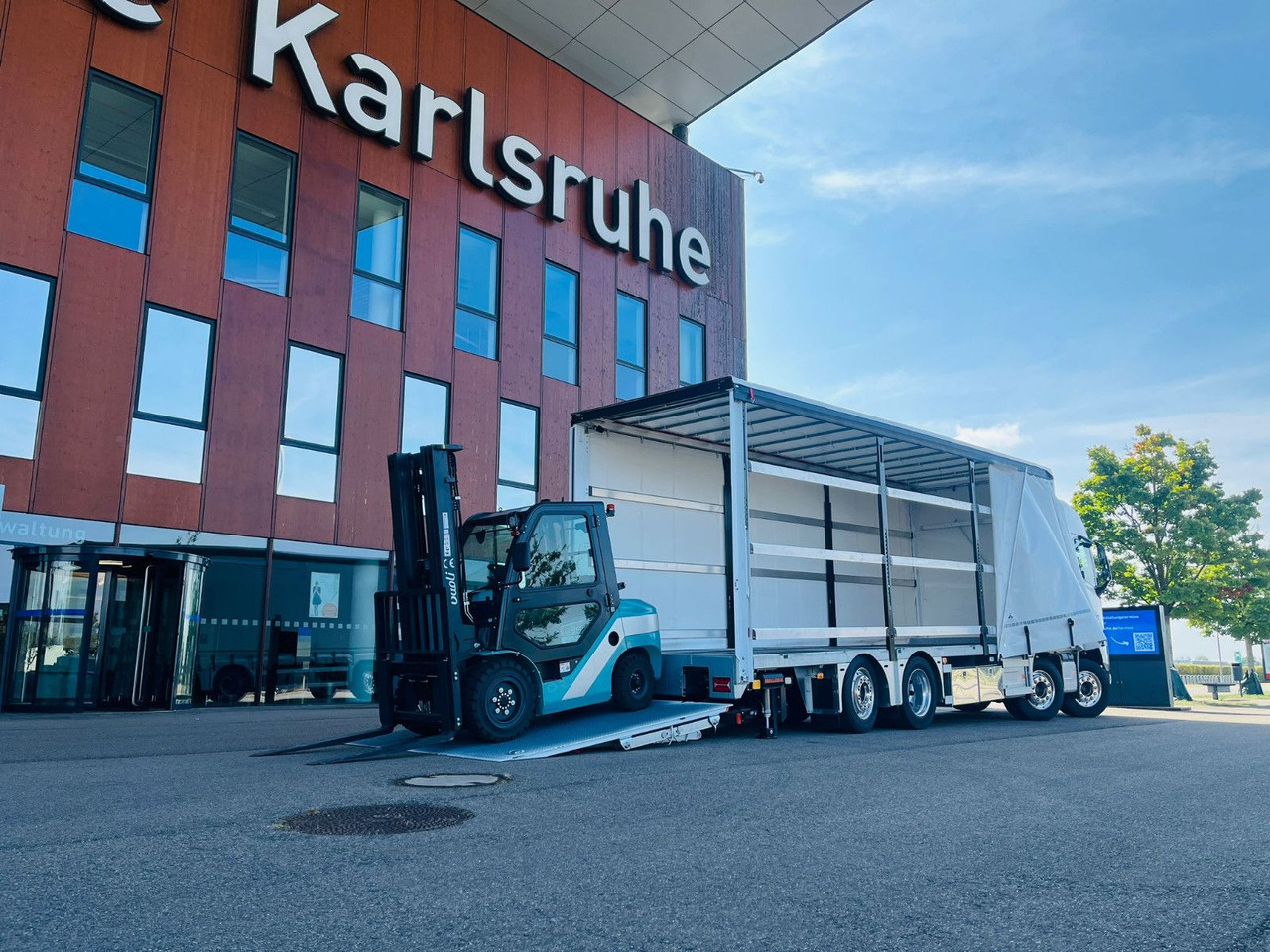 Volvo FH 500 8x2 Arbeitsbühnen Transporter LBW 9t - Tenteli kamyon: fotoğraf 5 Volvo FH 500 8x2 Arbeitsbühnen Transporter LBW 9t - Tenteli kamyon: fotoğraf 5