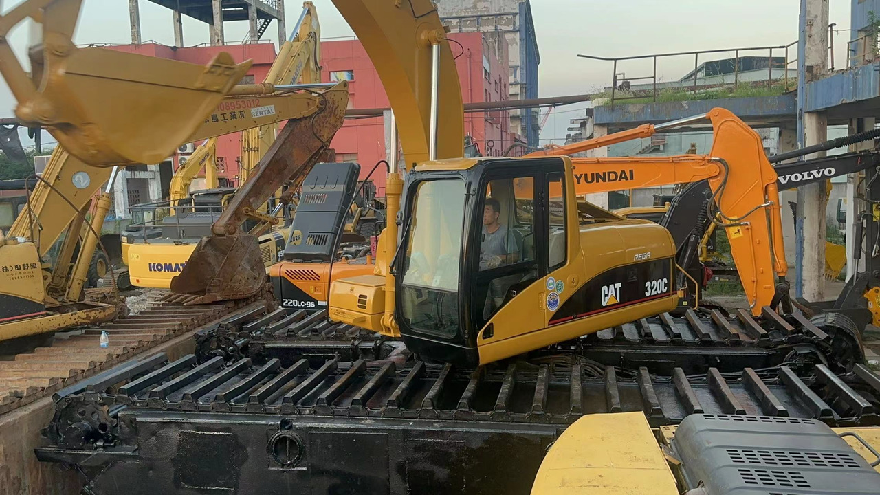 CATERPILLAR 320C - Amfibi ekskavatör: fotoğraf 4 CATERPILLAR 320C - Amfibi ekskavatör: fotoğraf 4