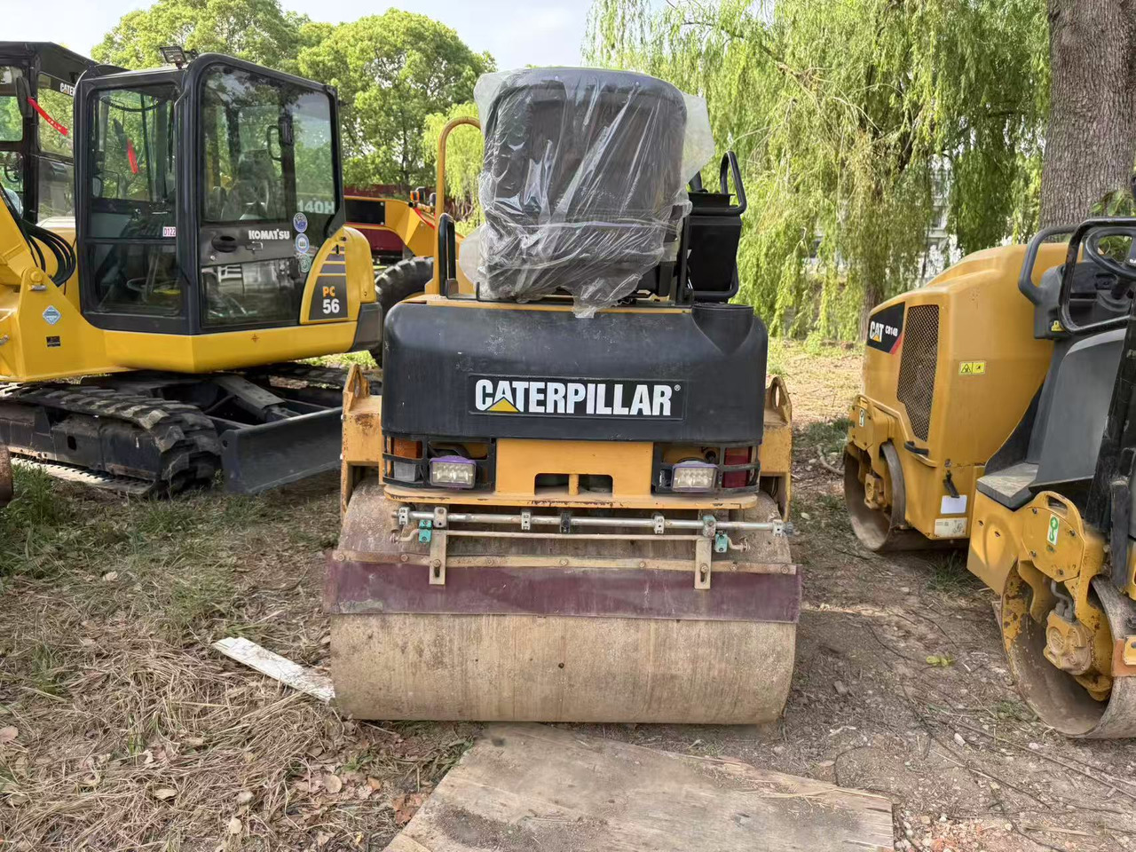 CATERPILLAR CB24B - Silindir makinesi: fotoğraf 3 CATERPILLAR CB24B - Silindir makinesi: fotoğraf 3
