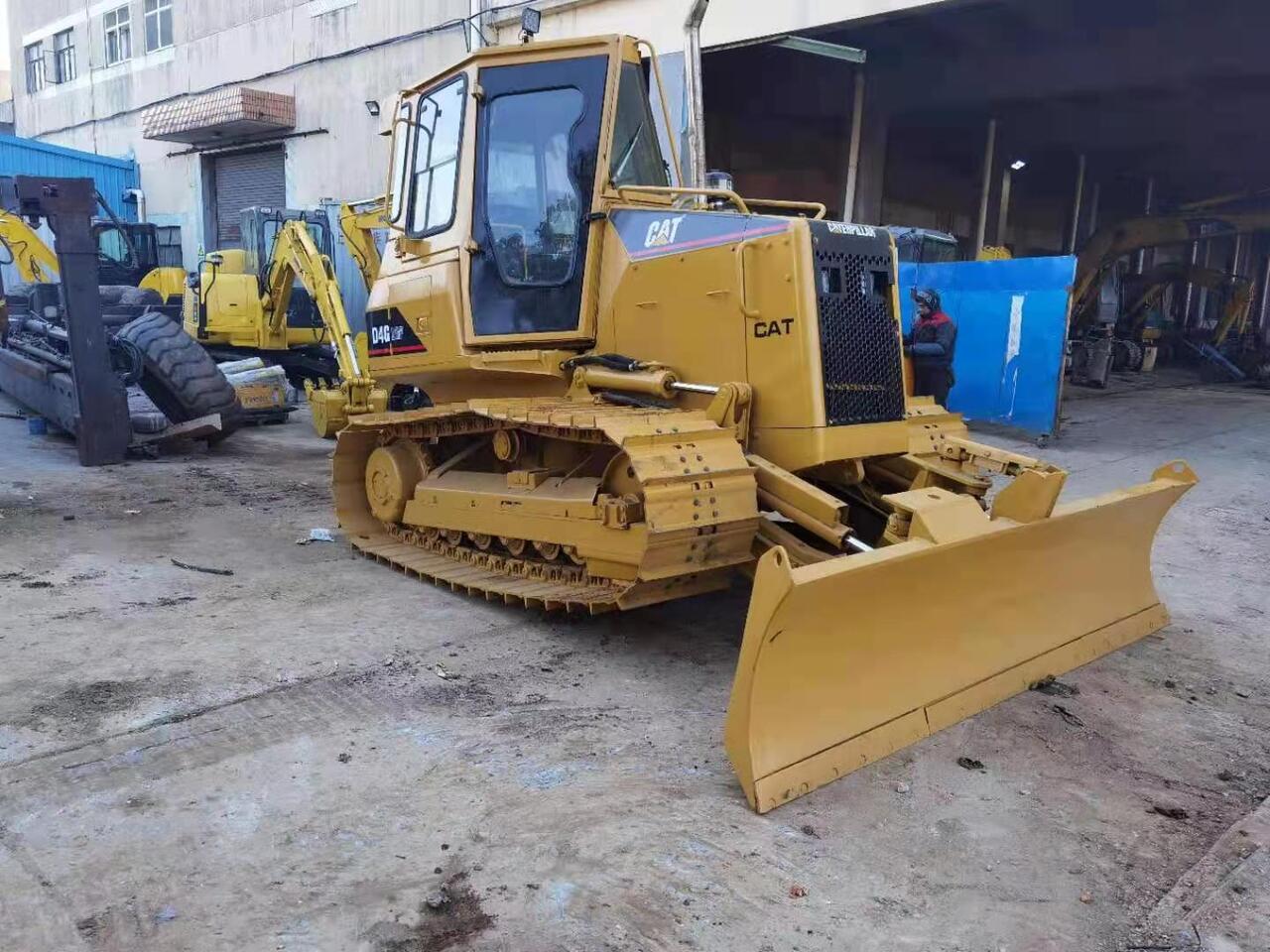 CATERPILLAR D4G - Buldozer: fotoğraf 2 CATERPILLAR D4G - Buldozer: fotoğraf 2