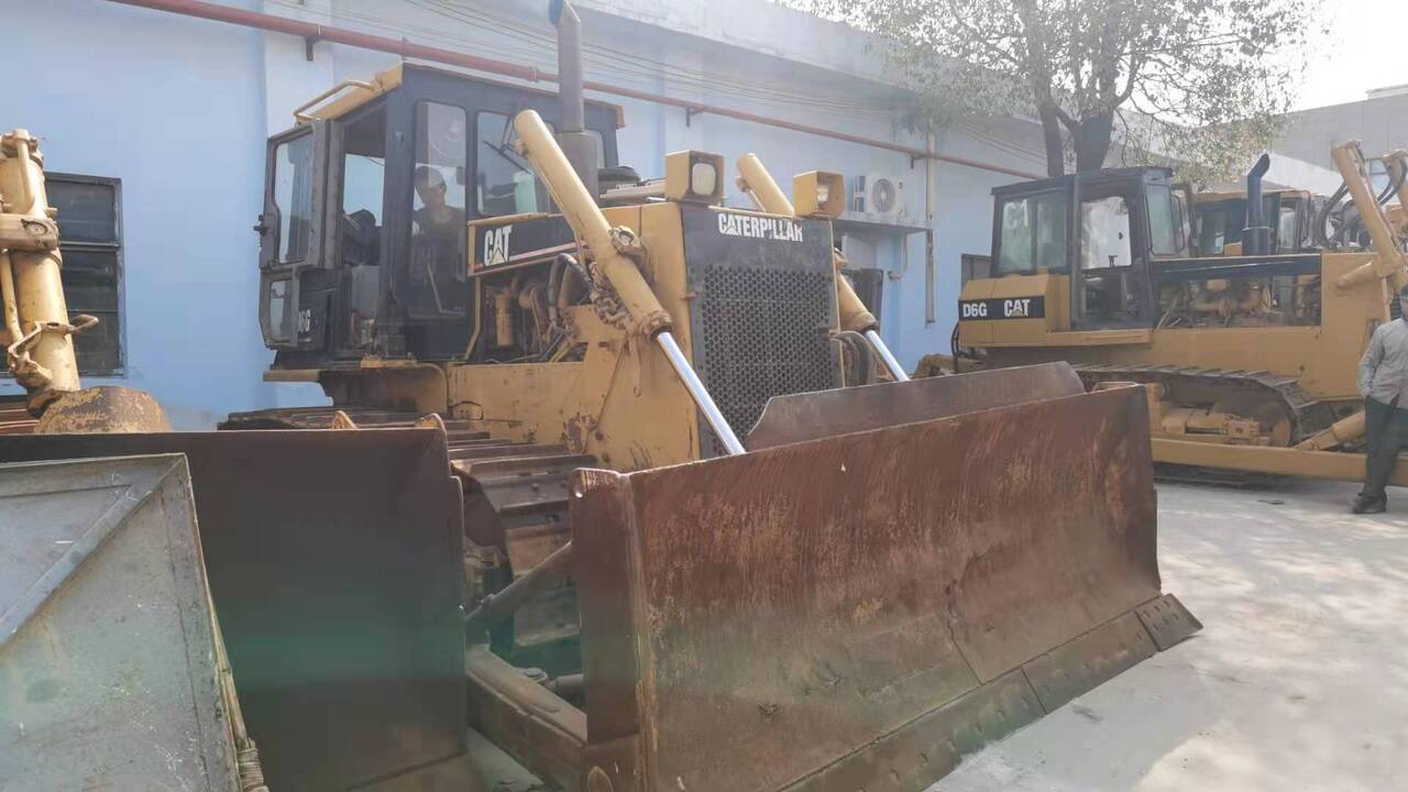 CATERPILLAR D6G - Buldozer: fotoğraf 1 CATERPILLAR D6G - Buldozer: fotoğraf 1