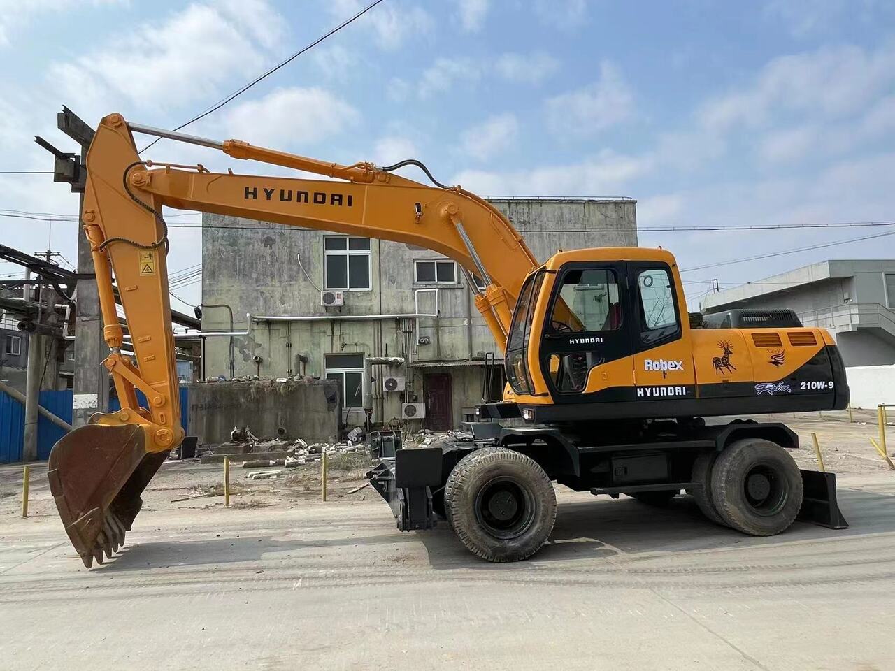 HYUNDAI 210W-9 - Tekerlekli ekskavatör: fotoğraf 3 HYUNDAI 210W-9 - Tekerlekli ekskavatör: fotoğraf 3