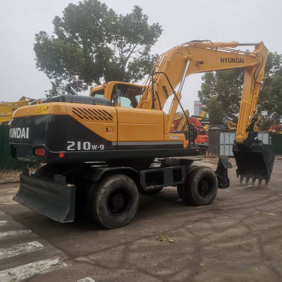 Hyundai R210W-9 - Tekerlekli ekskavatör: fotoğraf 1 Hyundai R210W-9 - Tekerlekli ekskavatör: fotoğraf 1