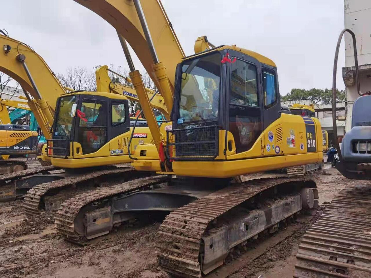 KOMATSU PC210-7-excavator - Paletli ekskavatör: fotoğraf 3 KOMATSU PC210-7-excavator - Paletli ekskavatör: fotoğraf 3