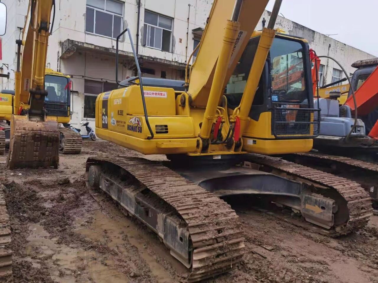 KOMATSU PC210-7 -excavator - Paletli ekskavatör: fotoğraf 4 KOMATSU PC210-7 -excavator - Paletli ekskavatör: fotoğraf 4