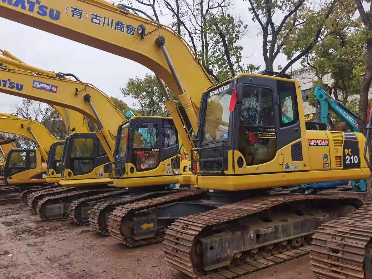 KOMATSU PC210-8 - Paletli ekskavatör: fotoğraf 2 KOMATSU PC210-8 - Paletli ekskavatör: fotoğraf 2
