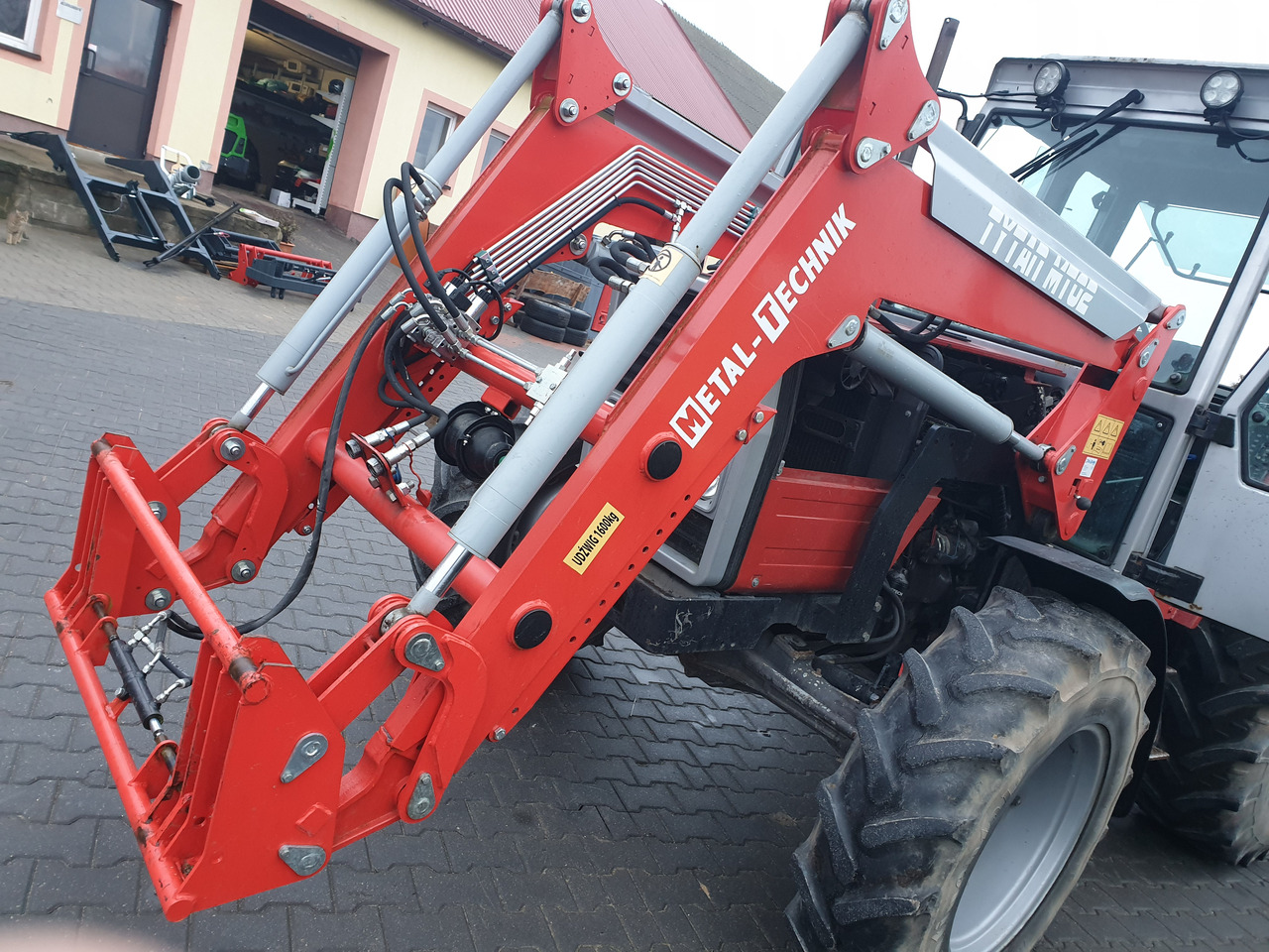 Metal-Technik Ładowacz czołowy do ZETOR 90, 100, 110. - Tarım araçları: fotoğraf 1 Metal-Technik Ładowacz czołowy do ZETOR 90, 100, 110. - Tarım araçları: fotoğraf 1