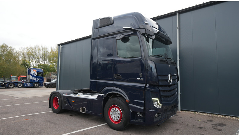 Mercedes-Benz ACTROS 1945 GIGASPACE 728.200KM - Çekici: fotoğraf 4 Mercedes-Benz ACTROS 1945 GIGASPACE 728.200KM - Çekici: fotoğraf 4