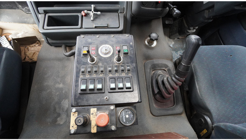 DAF 65.180 ATI STREET SWEPER RH DRIVE MANUAL GARBOX 96.000KM - Yol süpürme aracı: fotoğraf 5 DAF 65.180 ATI STREET SWEPER RH DRIVE MANUAL GARBOX 96.000KM - Yol süpürme aracı: fotoğraf 5