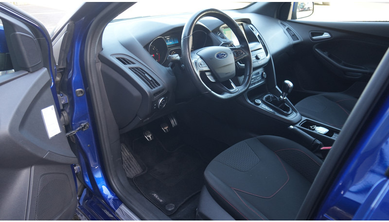 Ford Focus WAGON 1.5TDCI ST-Line - Minibüs, Minivan: fotoğraf 5 Ford Focus WAGON 1.5TDCI ST-Line - Minibüs, Minivan: fotoğraf 5